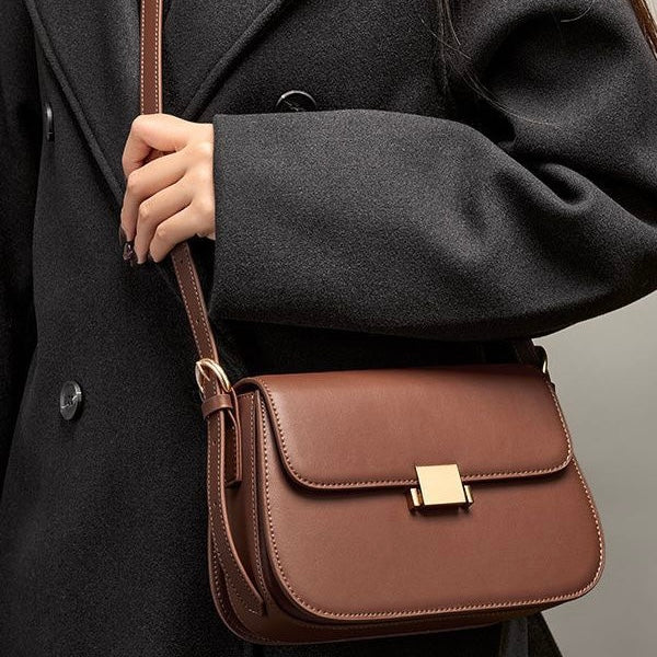 Elegant Shoulder Bag with Gold Closure - Luxury Design for Every Day