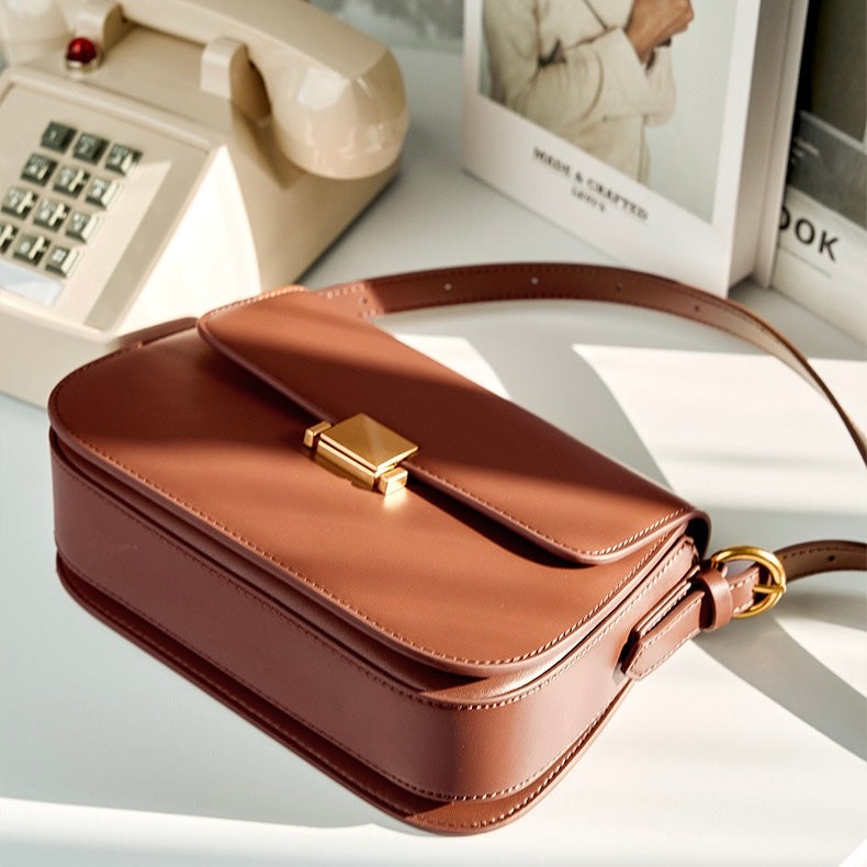 Elegant Shoulder Bag with Gold Closure - Luxury Design for Every Day
