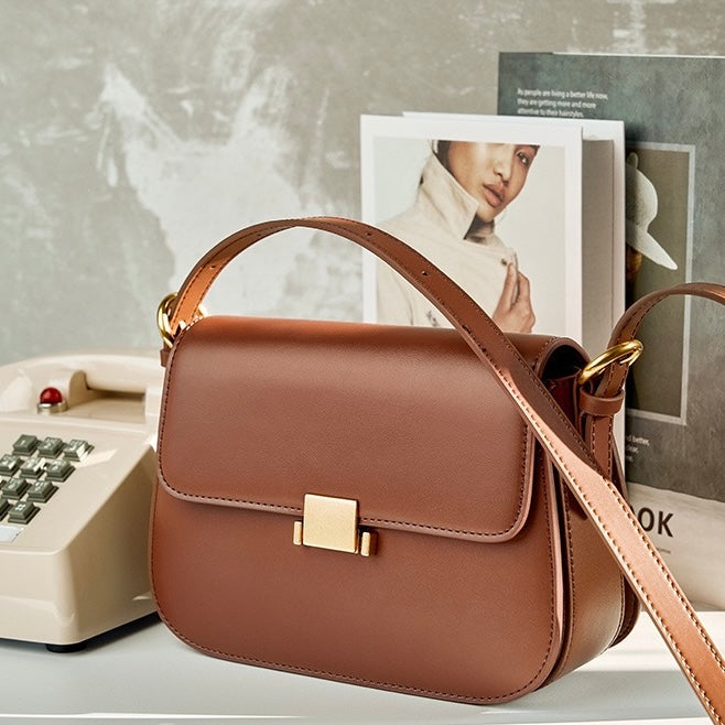 Elegant Shoulder Bag with Gold Closure - Luxury Design for Every Day