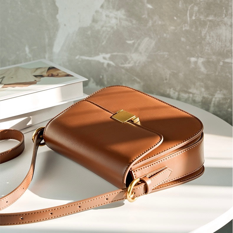 Elegant Shoulder Bag with Gold Closure - Luxury Design for Every Day