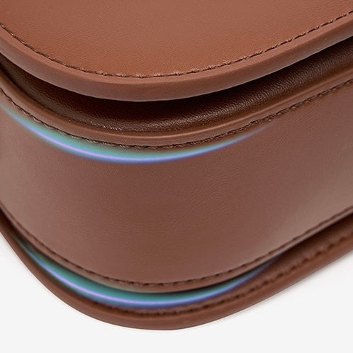 Elegant Shoulder Bag with Gold Closure - Luxury Design for Every Day