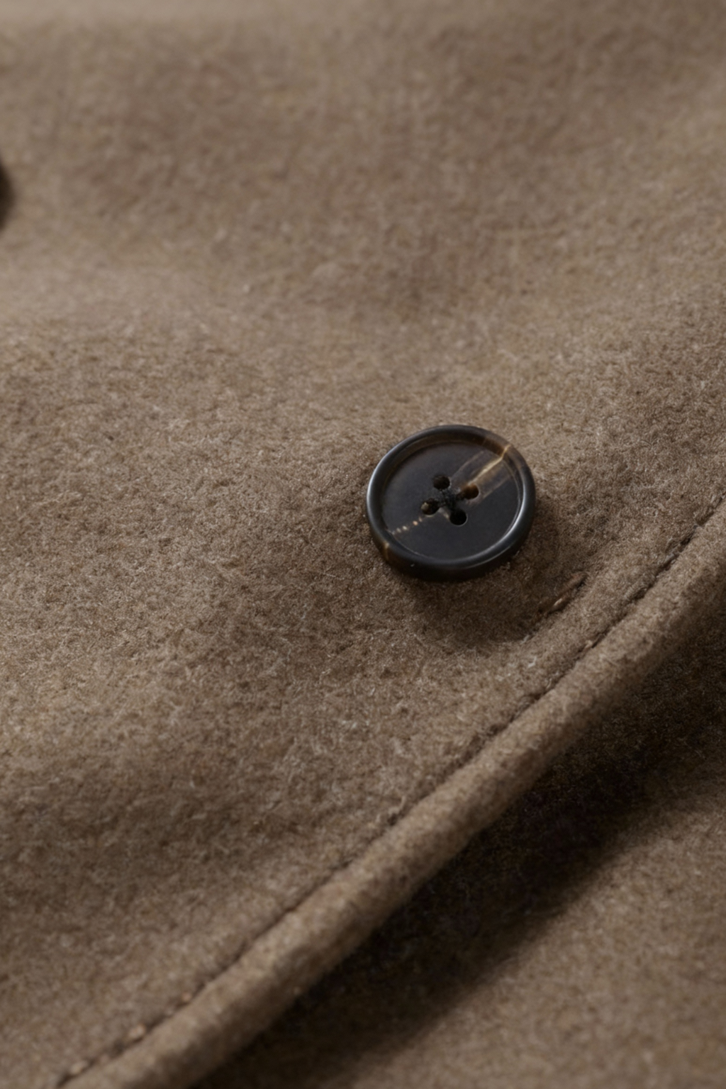 Coat : Women's Long Brown Double-Breasted Trench Coat in van Vanda Liamo