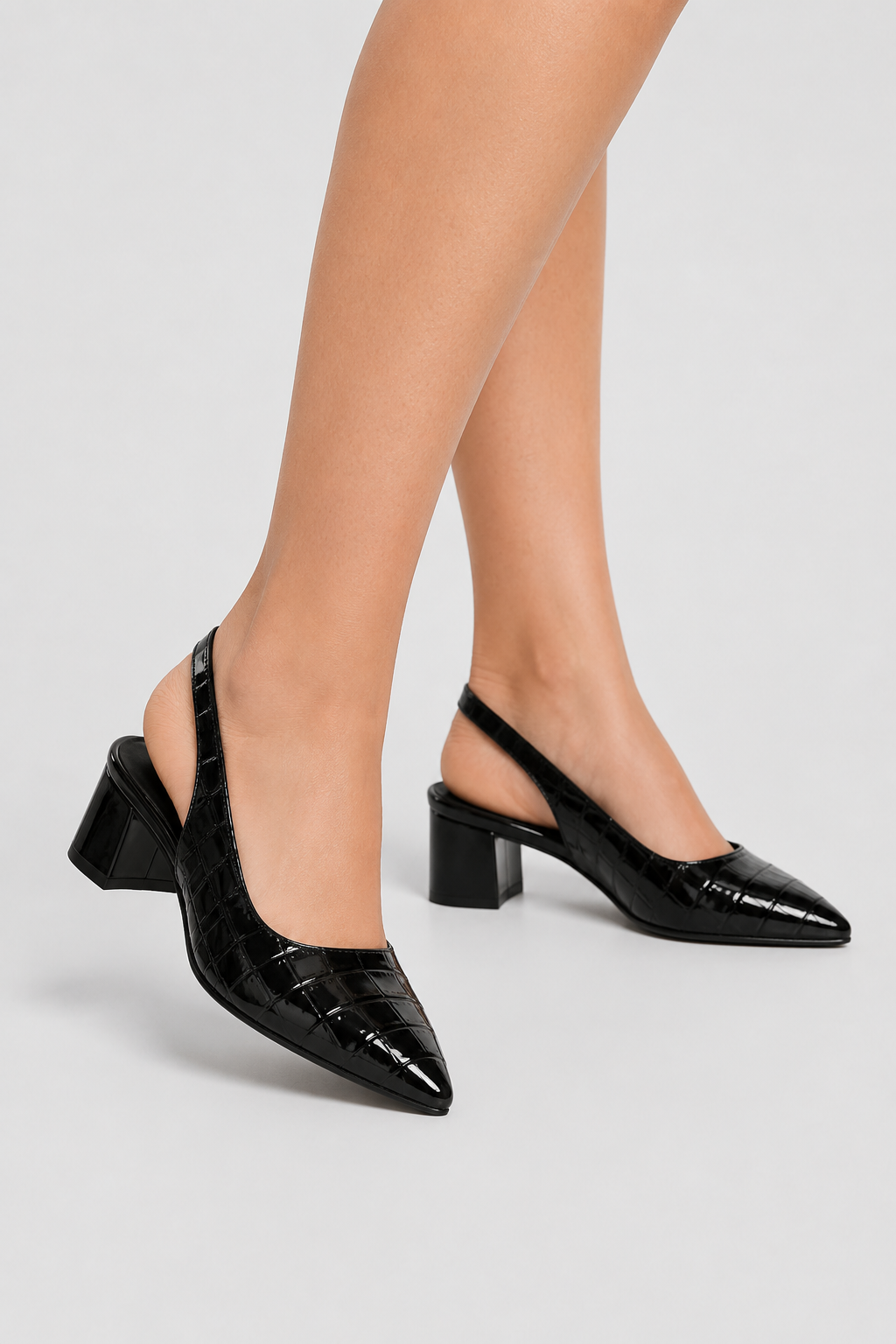 Shoes : Pointed Toe Black Slingbacks – Low Block Heel Dress Shoes in van Vandaliamo