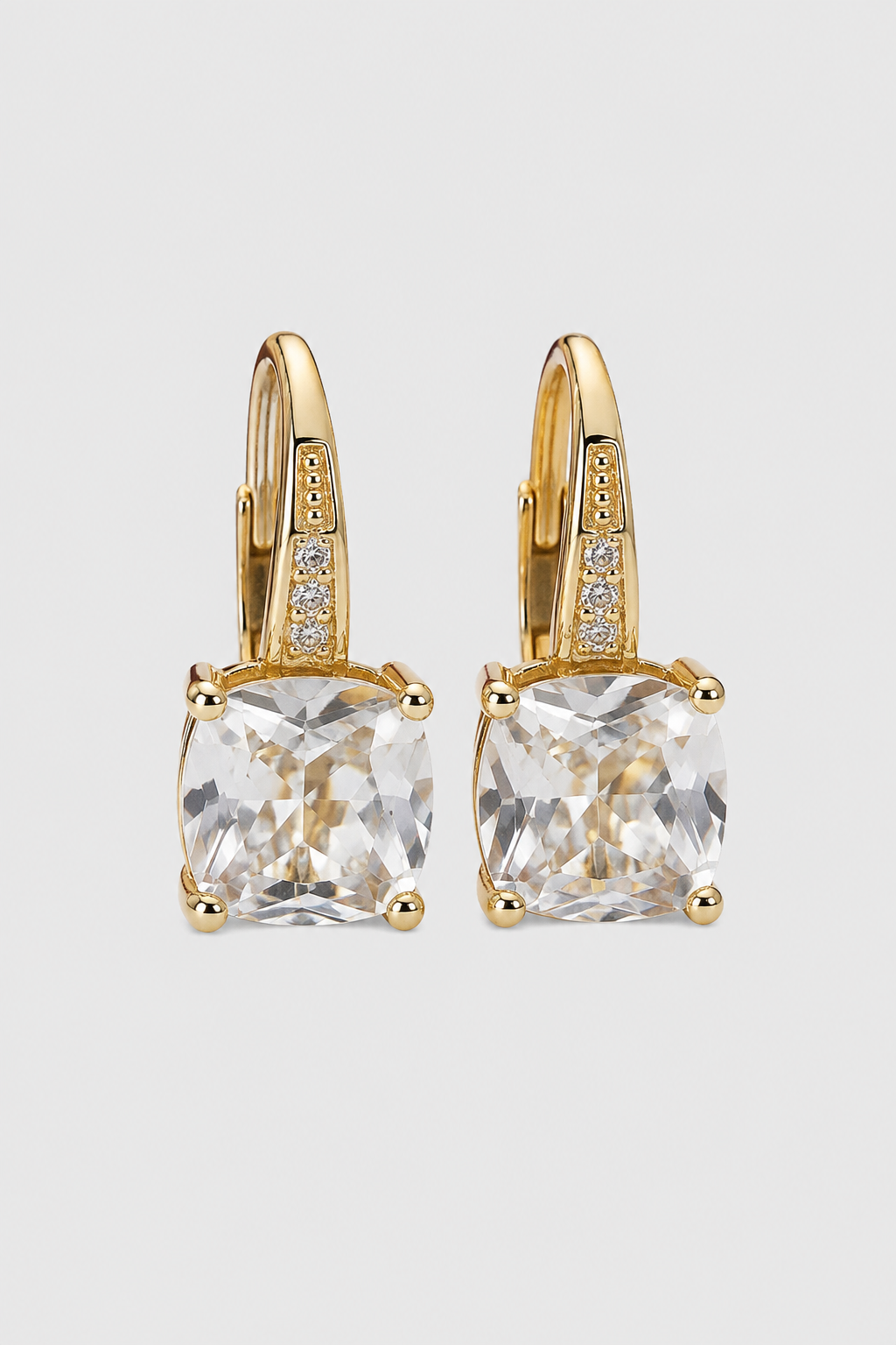Earrings : Gold Hoop Earrings - Elegant Jewelry for Every Occasion, Lightweight and Classic Design in White van Vandaliamo