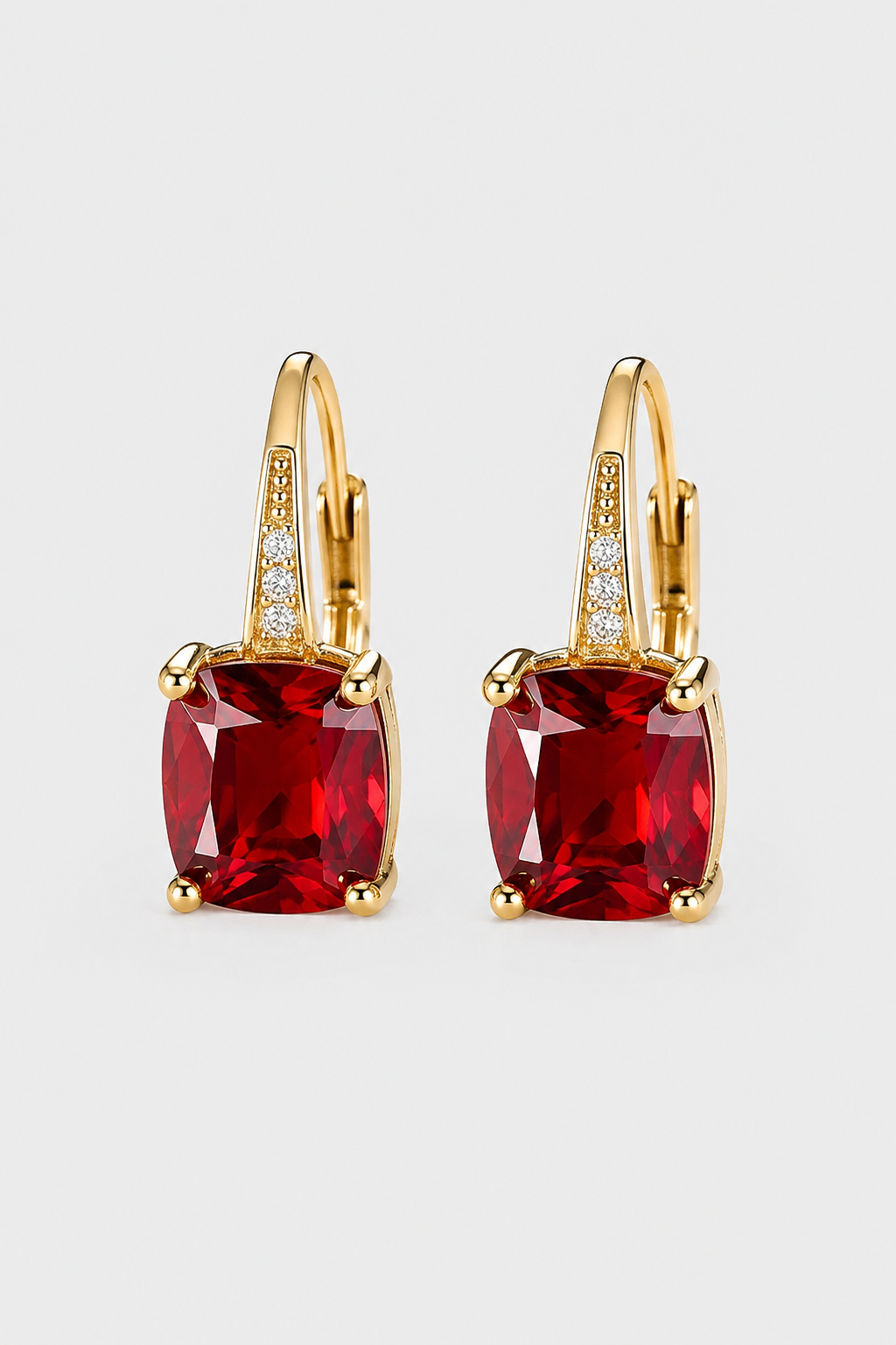 Earrings : Gold Hoop Earrings - Elegant Jewelry for Every Occasion, Lightweight and Classic Design in Red van Vandaliamo