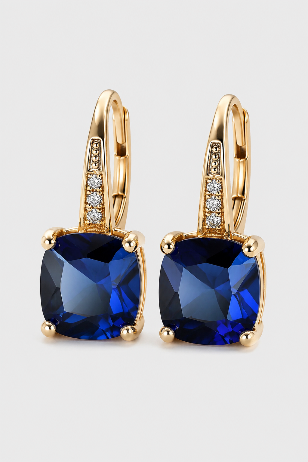 Earrings : Gold Hoop Earrings - Elegant Jewelry for Every Occasion, Lightweight and Classic Design in Blue van Vandaliamo