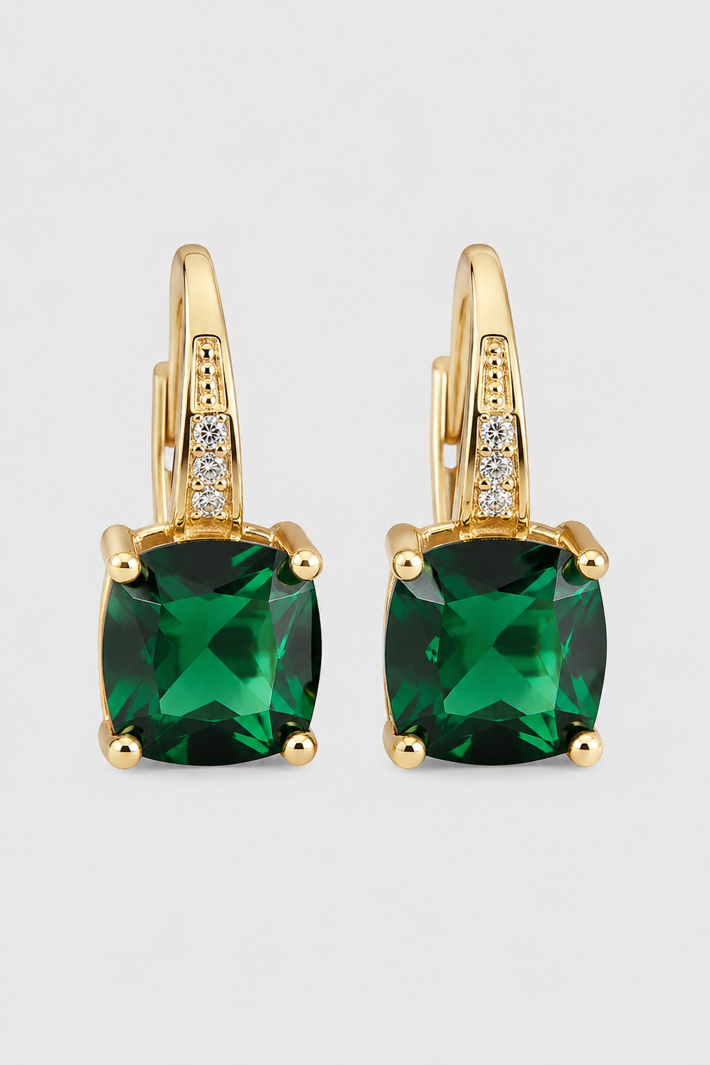 Earrings : Gold Hoop Earrings - Elegant Jewelry for Every Occasion, Lightweight and Classic Design in Green van Vandaliamo