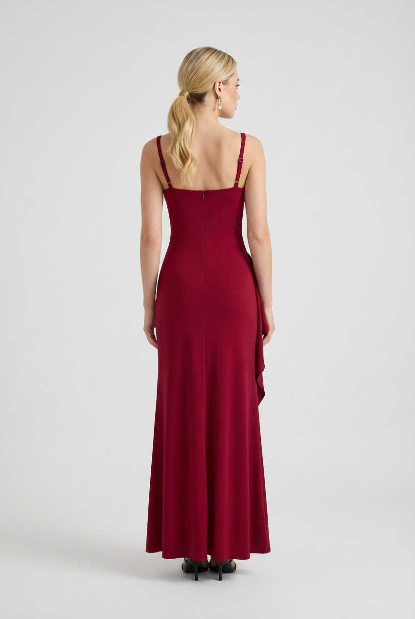 Dress : Red Square Neck Dress with Slit - Bold Snatched Fit in van Vanda Liamo