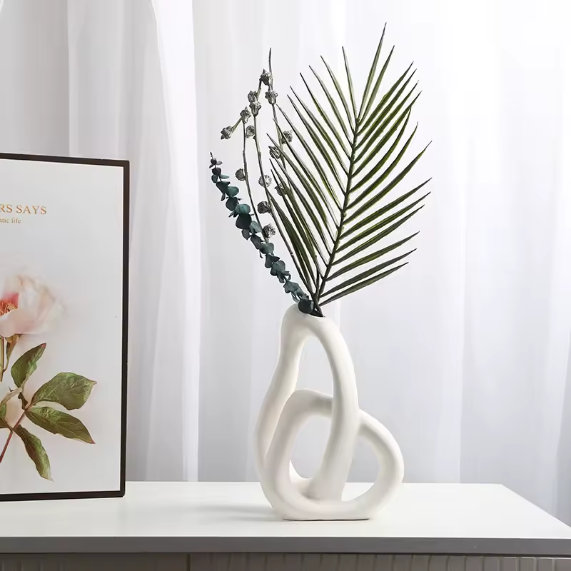 Home Decor : Timeless Ceramic Vase - Minimalist Home Decor in van Vandaliamo