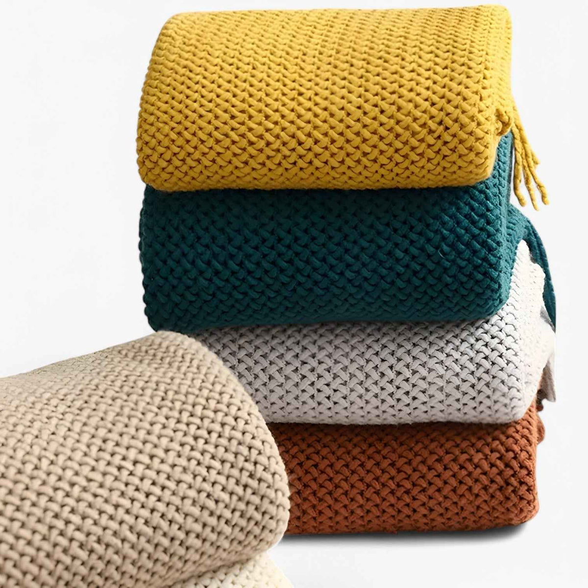 house & garden : Cozy Knitted Blanket - Soft, Warm and Stylish with Fringes in van Vandaliamo