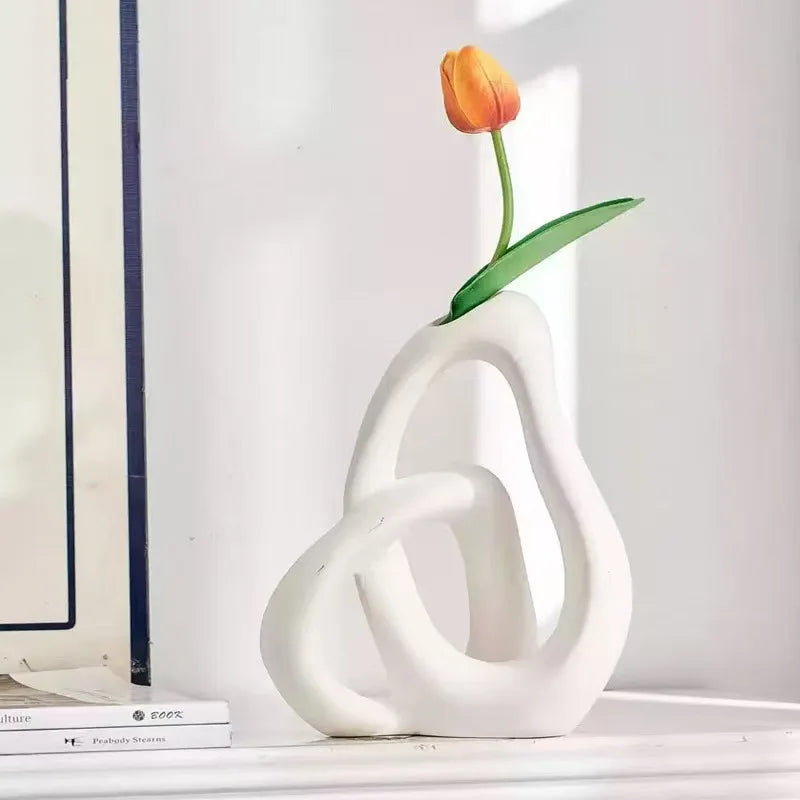 Home Decor : Timeless Ceramic Vase - Minimalist Home Decor in van Vandaliamo
