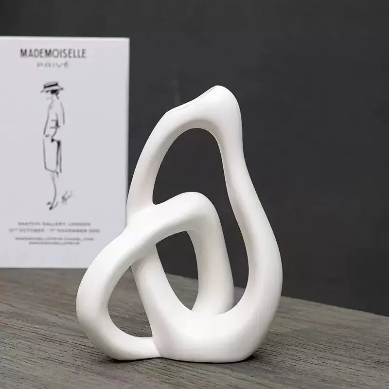 Home Decor : Timeless Ceramic Vase - Minimalist Home Decor in White van Vandaliamo