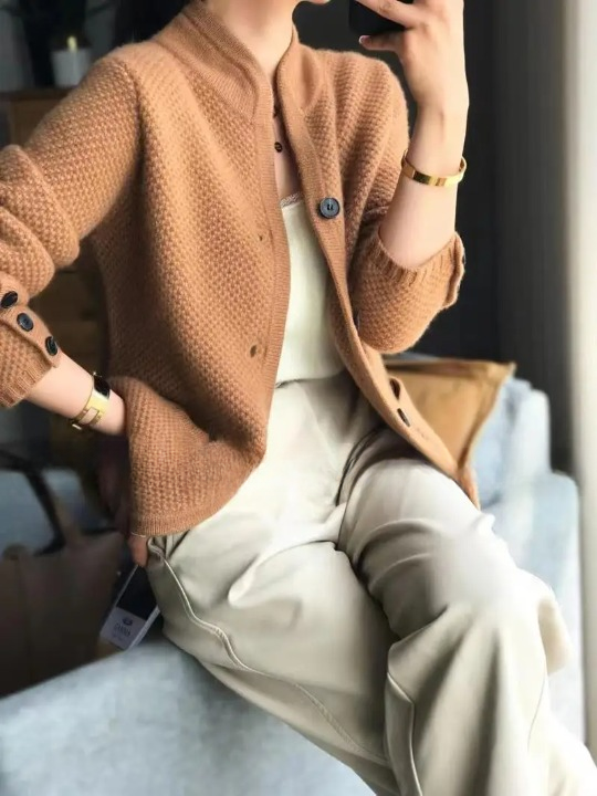 Cardigan : Women's Soft Cashmere-Style Button Cardigan in van Vandaliamo