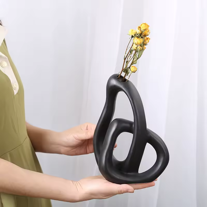 Home Decor : Timeless Ceramic Vase - Minimalist Home Decor in van Vandaliamo