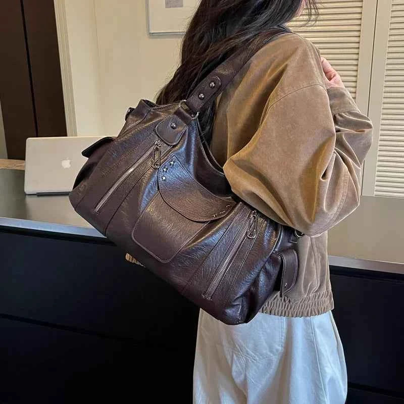 Hobo Bag : Rivet-Accent Leather Hobo Bag – Large Capacity Shoulder Tote in van Vanda Liamo