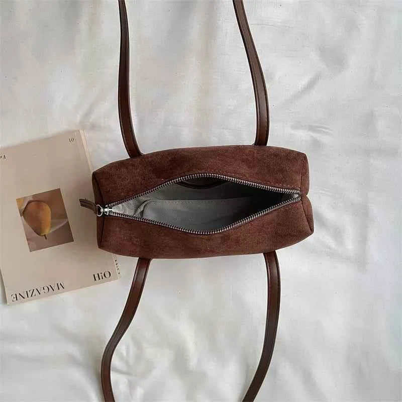 Shoulder Bag : Compact Barrel Underarm Bag – Small Zip Shoulder Tote in van Vanda Liamo