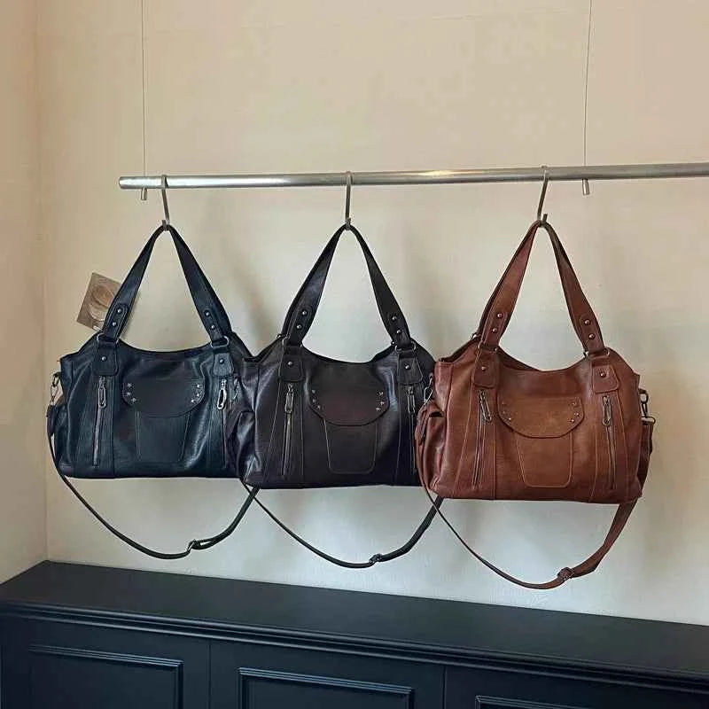 Hobo Bag : Rivet-Accent Leather Hobo Bag – Large Capacity Shoulder Tote in van Vanda Liamo