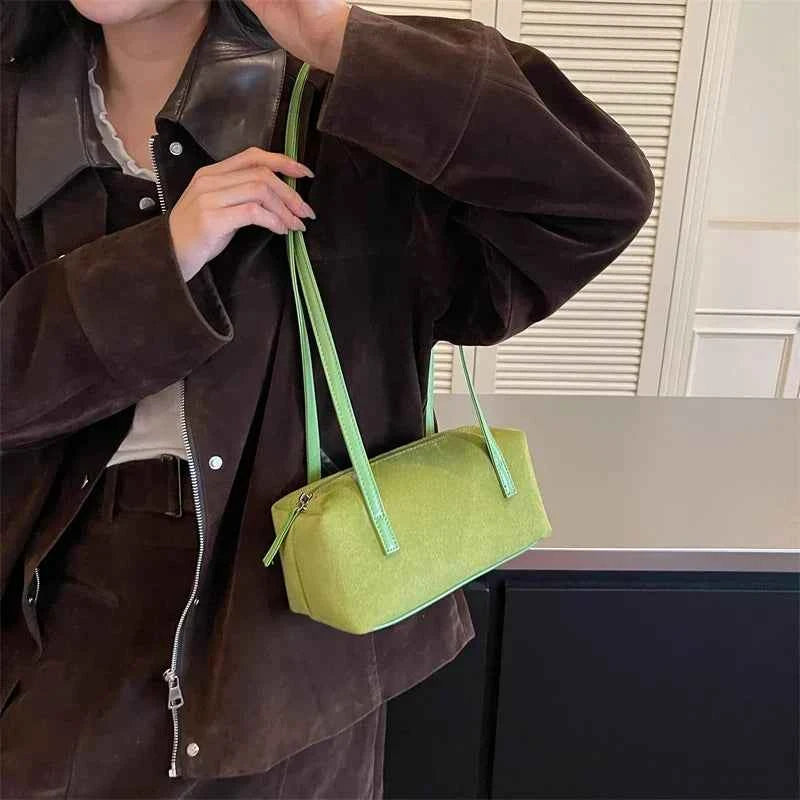 Shoulder Bag : Compact Barrel Underarm Bag – Small Zip Shoulder Tote in van Vanda Liamo