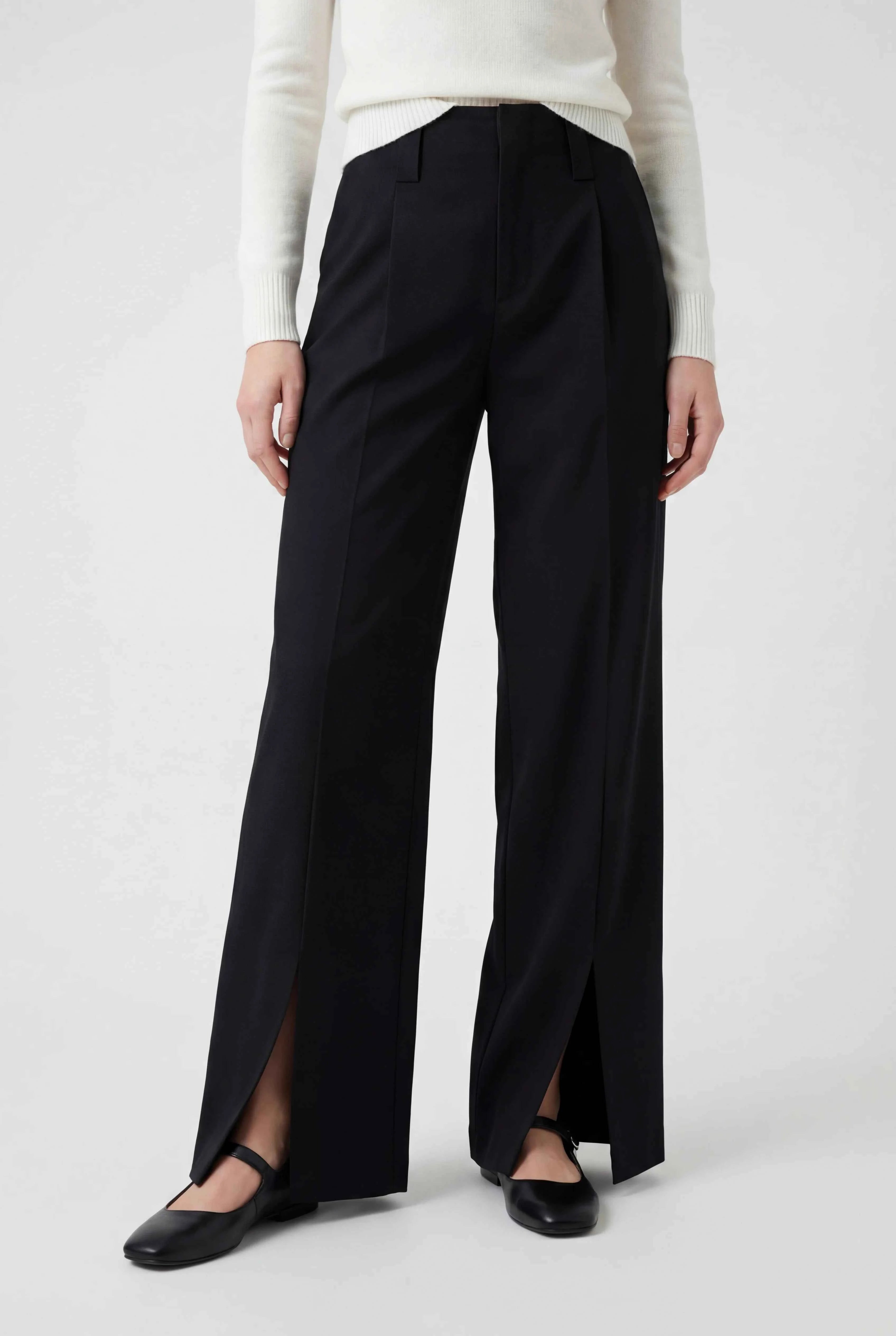 Pants : Women's High-Waisted Black Pleated Pants in van Vanda Liamo