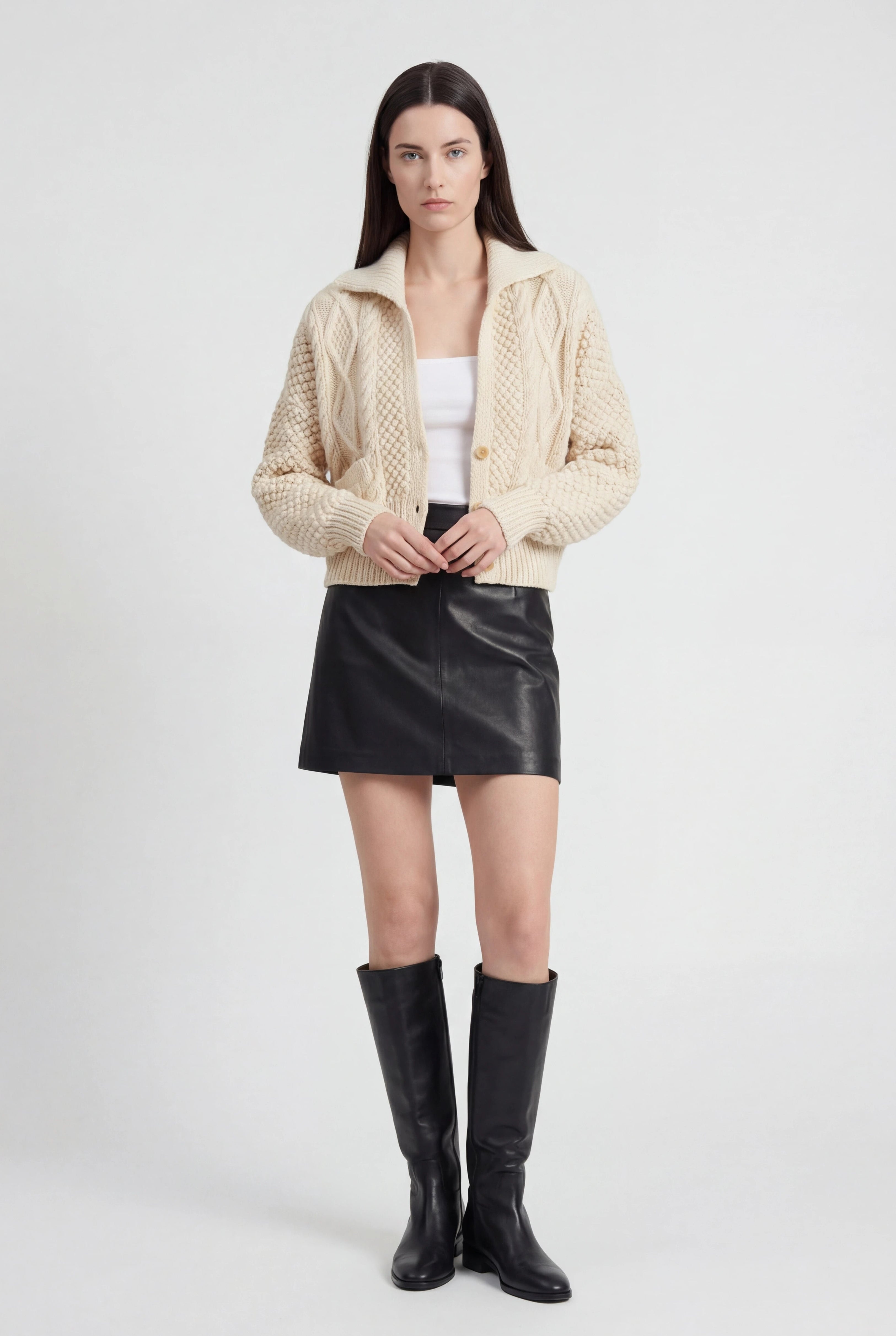 Cardigan : Women's Cropped Knit Cardigan Sweater - Soft & Stylish Short-Sleeve Design in van Vanda Liamo