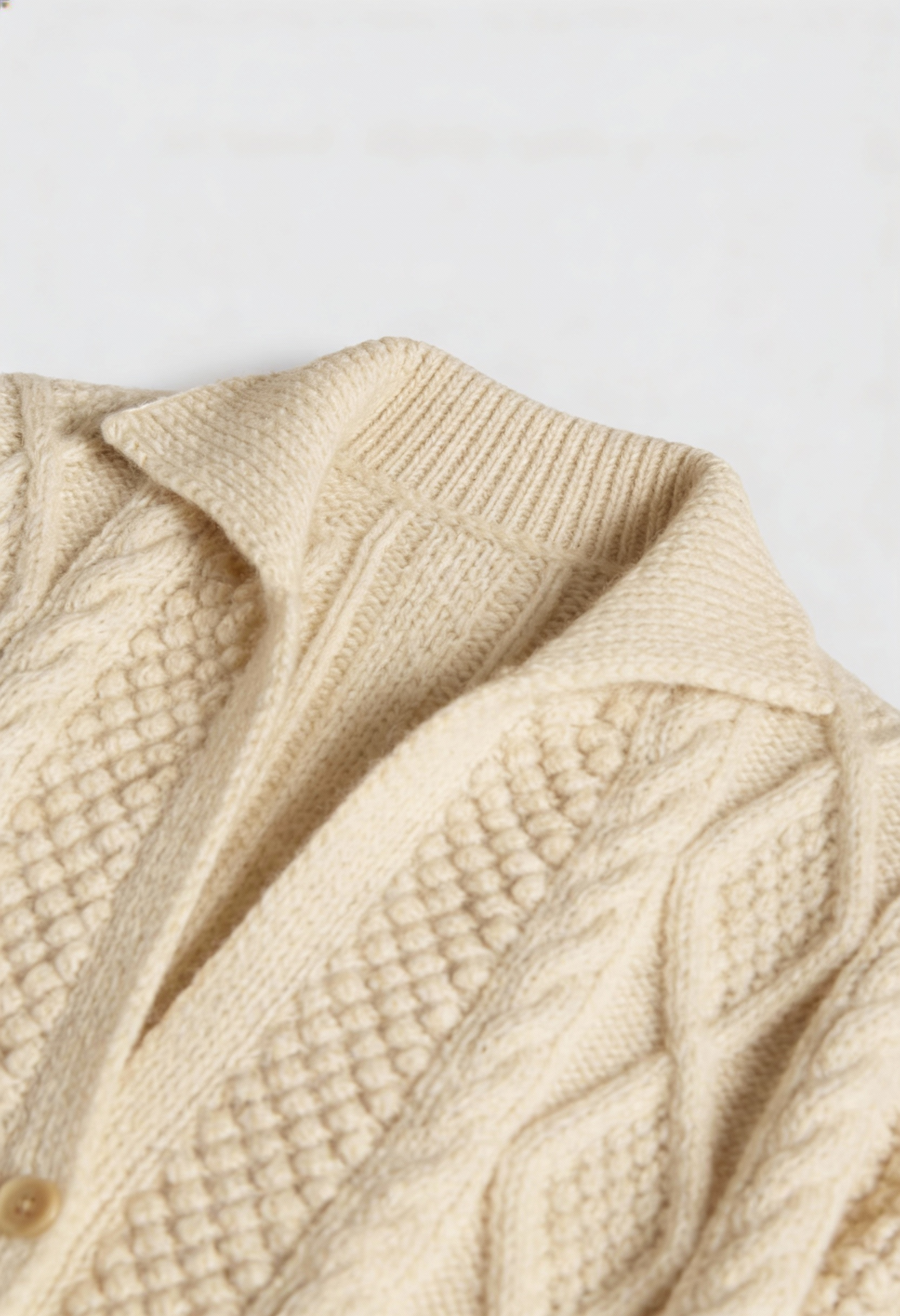 Cardigan : Women's Cropped Knit Cardigan Sweater - Soft & Stylish Short-Sleeve Design in van Vanda Liamo