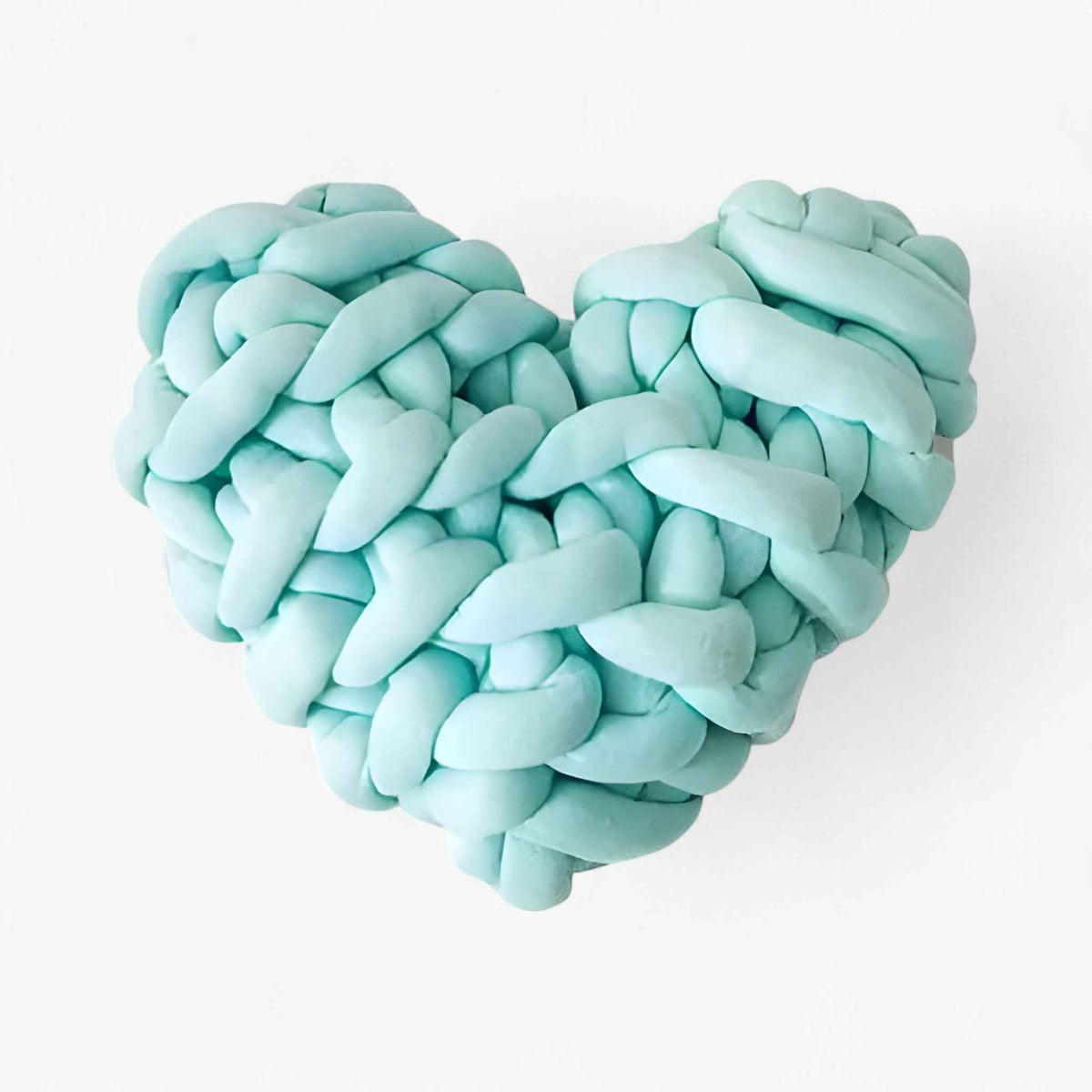 Hjertepude | Hjerteformet pudemot i groft strik til et hyggeligt hjem - €25 : Heart-shaped pillow motif in coarse knit for a cozy home in Aqua van Vandaliamo