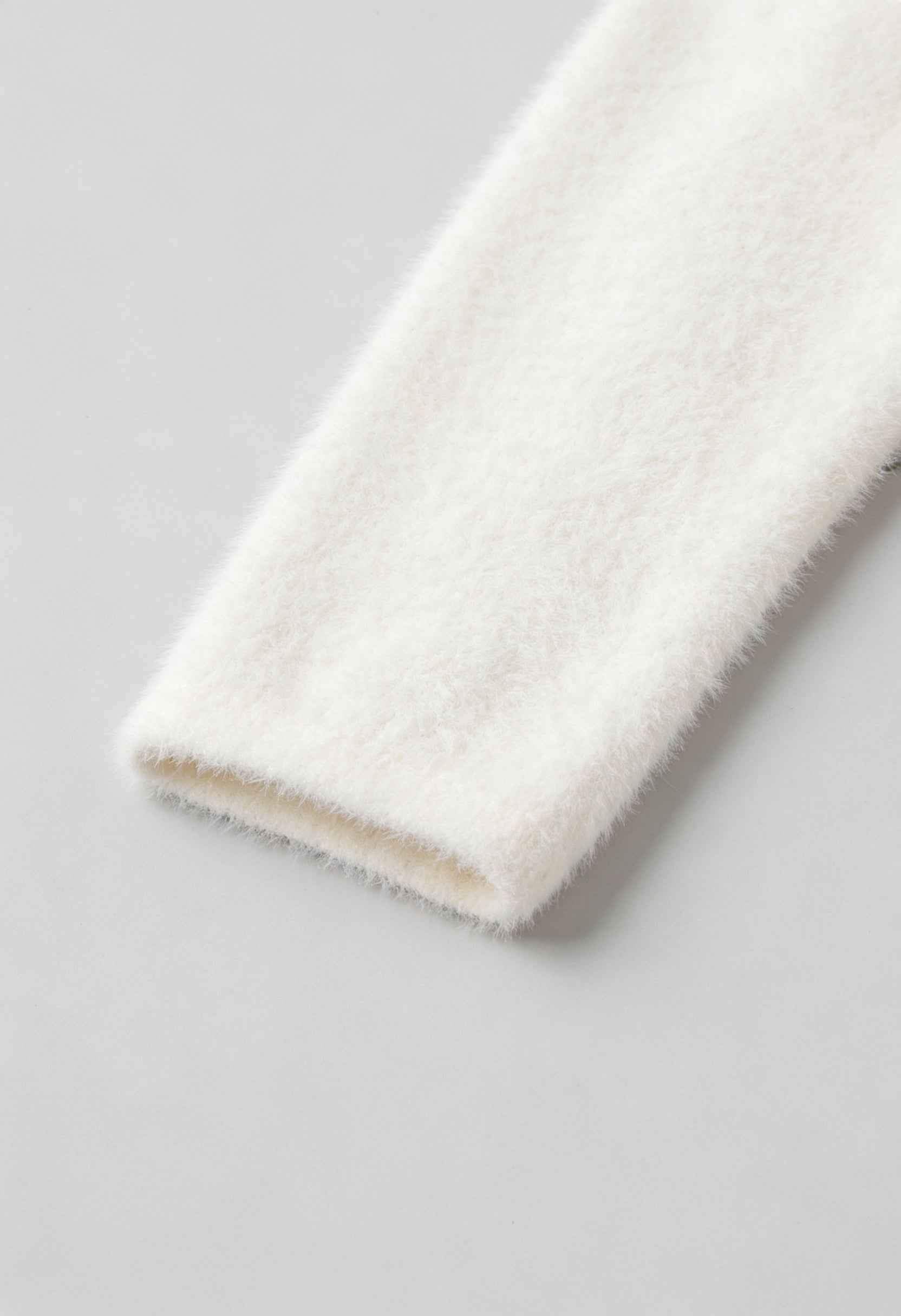 Cardigan : Women's White Knitted Round Neck Cardigan, Long Sleeves in van Vanda Liamo