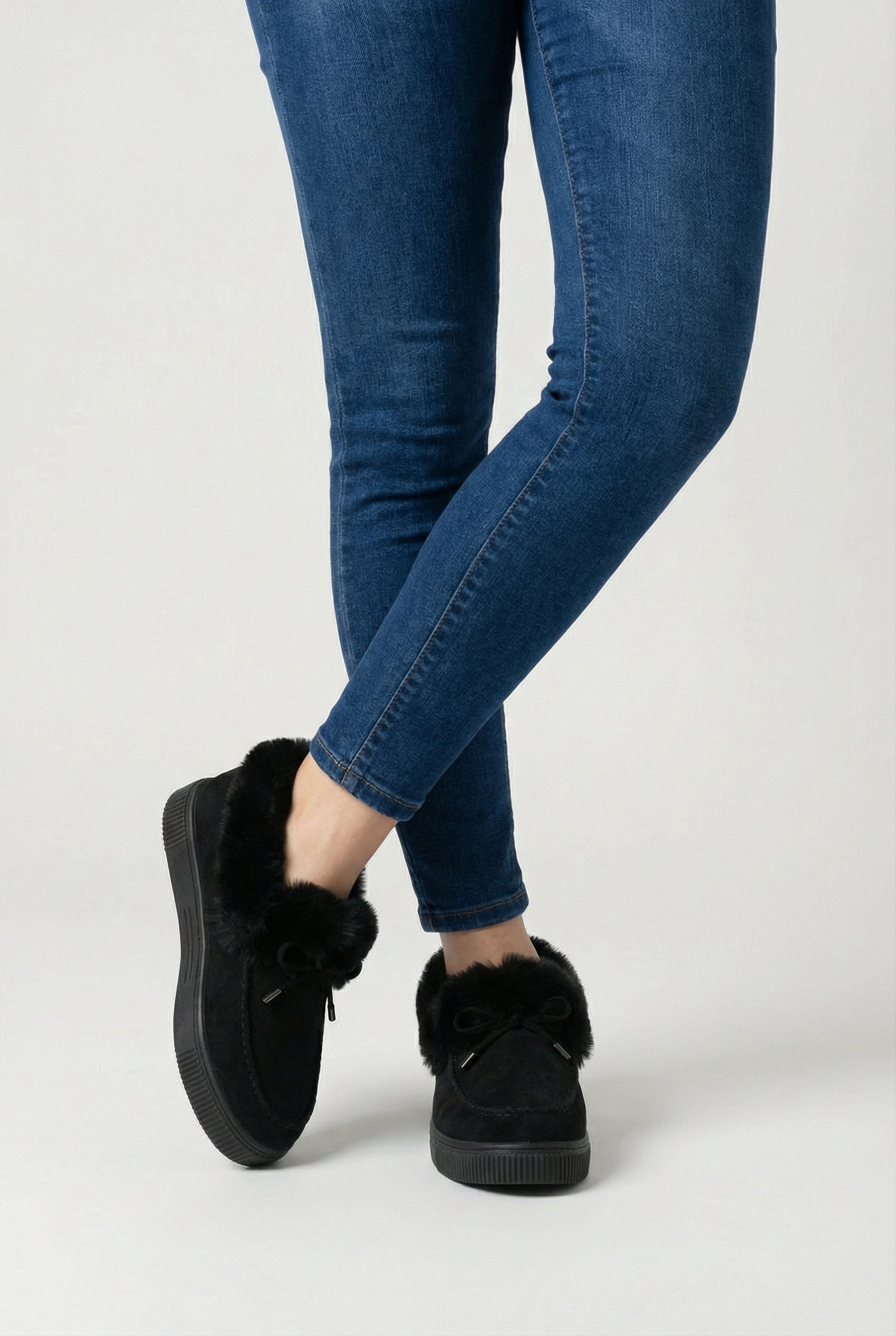 Women’s Snow Boots : Women's Cozy All-Weather Black Winter Snow Boots in van Vanda Liamo