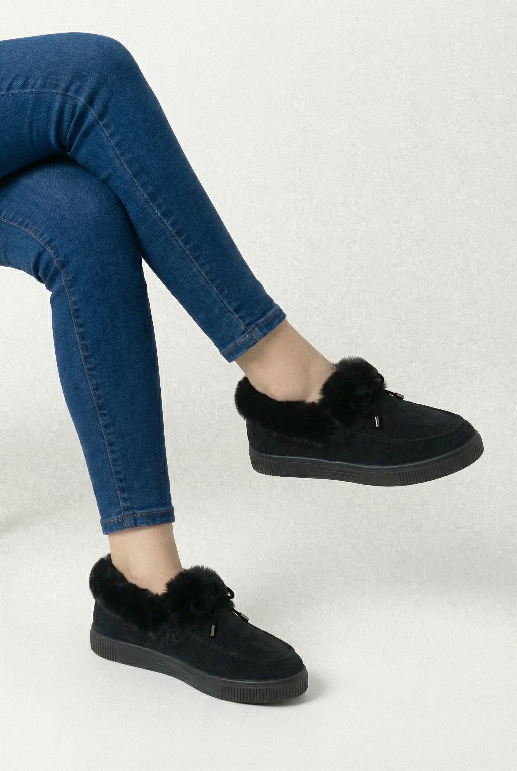 Women’s Snow Boots : Women's Cozy All-Weather Black Winter Snow Boots in van Vanda Liamo