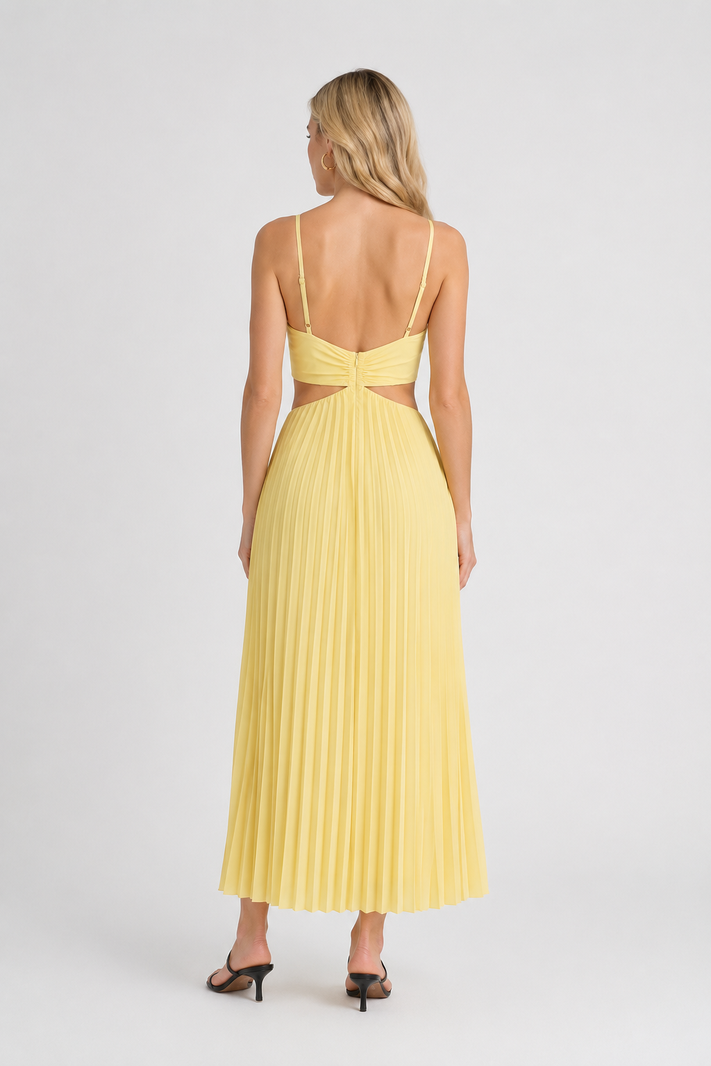 Maxi Dresses : Women’s Sunlit Pleated Dress – Flowing Elegance for Warm Days in van Vanda Liamo