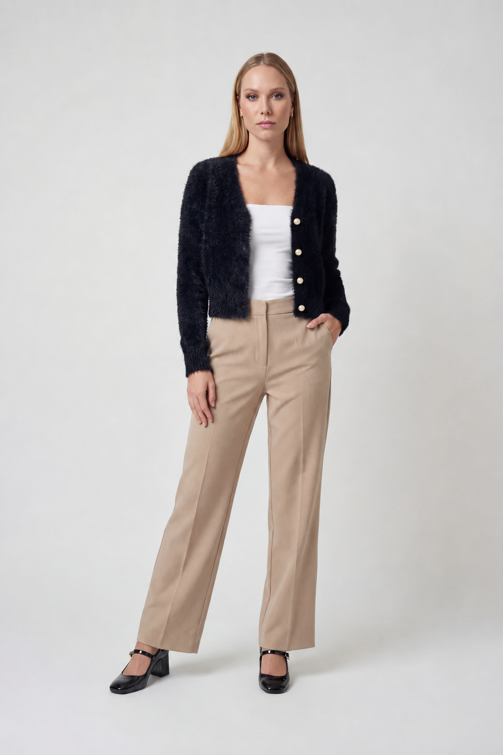 Cardigan : Women's Black V-Neck Knit Cardigan Sweater - Soft & Lightweight in van Vanda Liamo