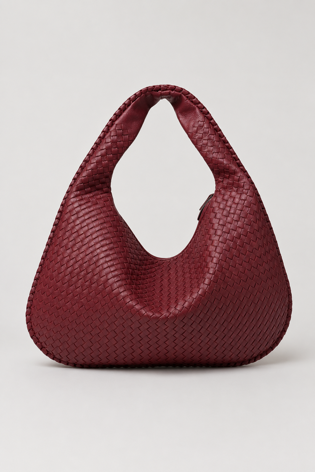Schoudertas : Women's Braided Vegan Leather Shoulder Bag - Trendy Woven Handbag in Wine Red van Vandaliamo