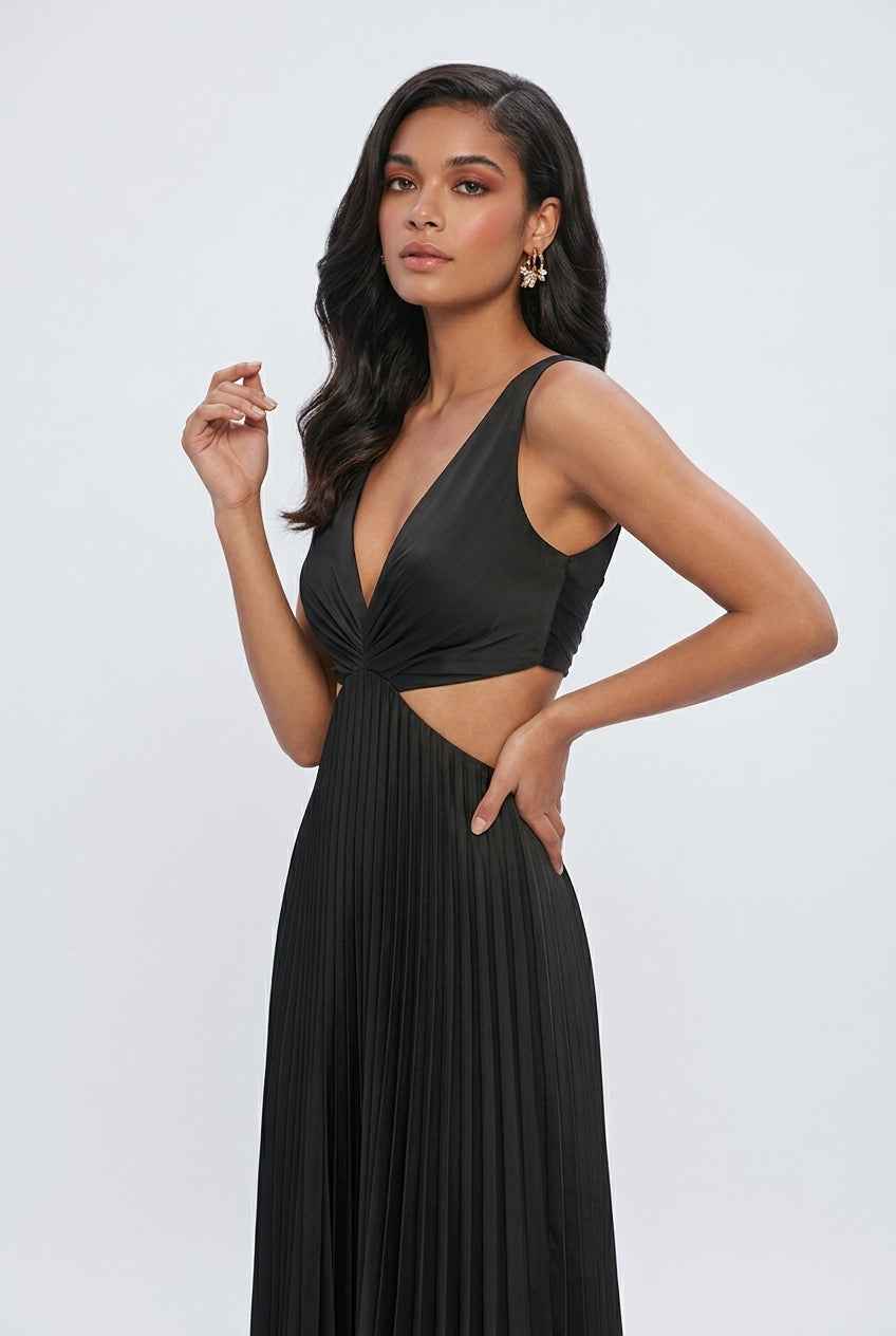 Maxi Dresses : Women’s Classic Black Pleated Dress – Timeless Elegance in Motion in van Vanda Liamo