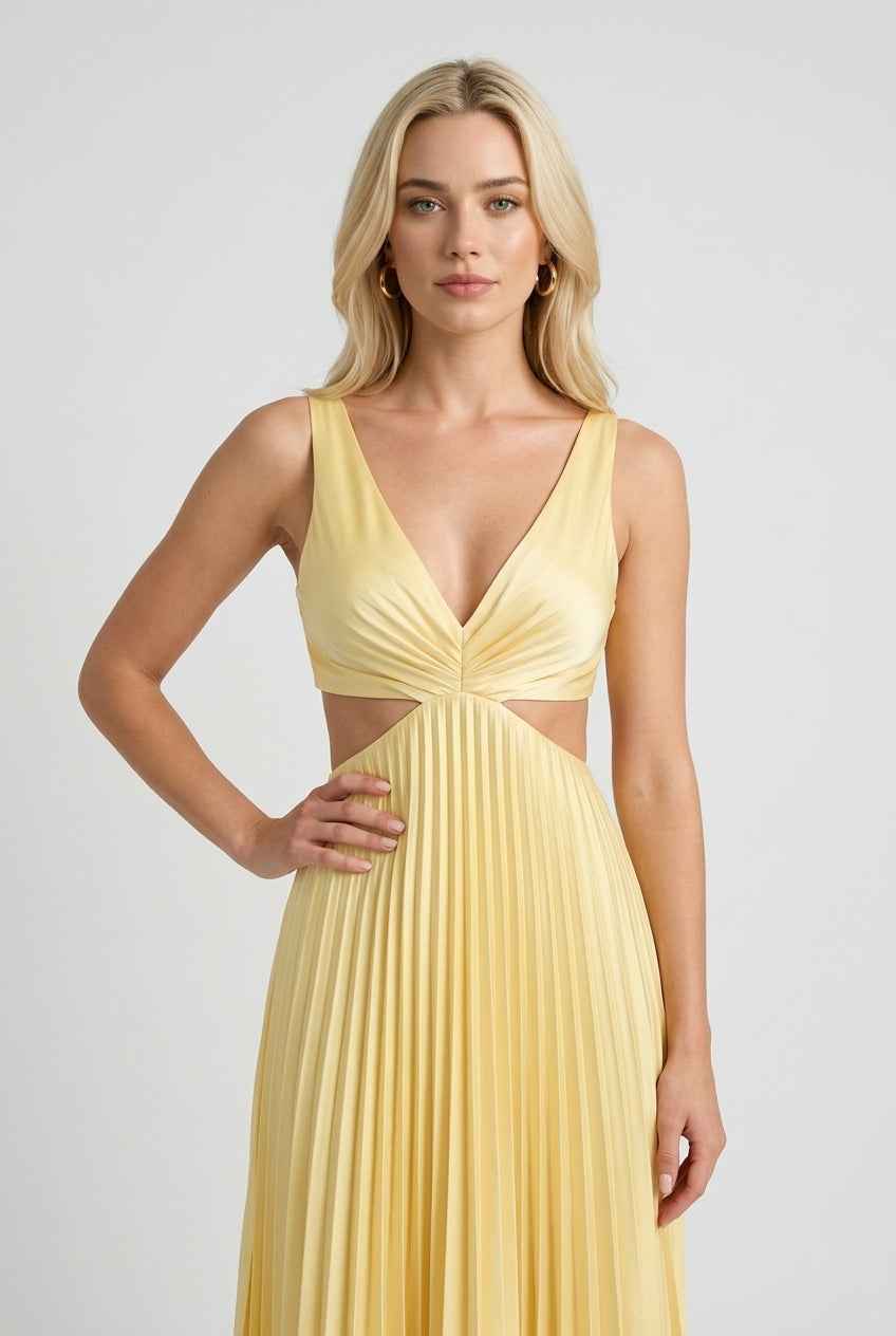 Maxi Dresses : Women’s Sunlit Pleated Dress – Flowing Elegance for Warm Days in van Vanda Liamo