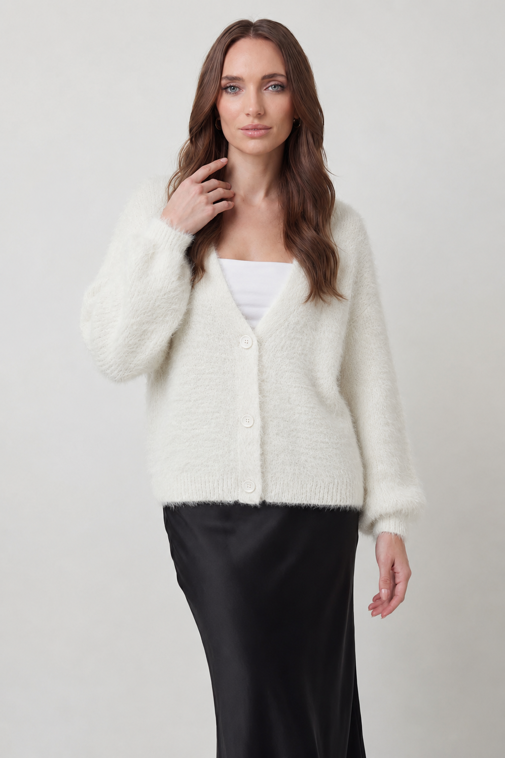 Cardigan : Women's White Knit Cardigan Sweater - Long Sleeve Open Front in van Vanda Liamo