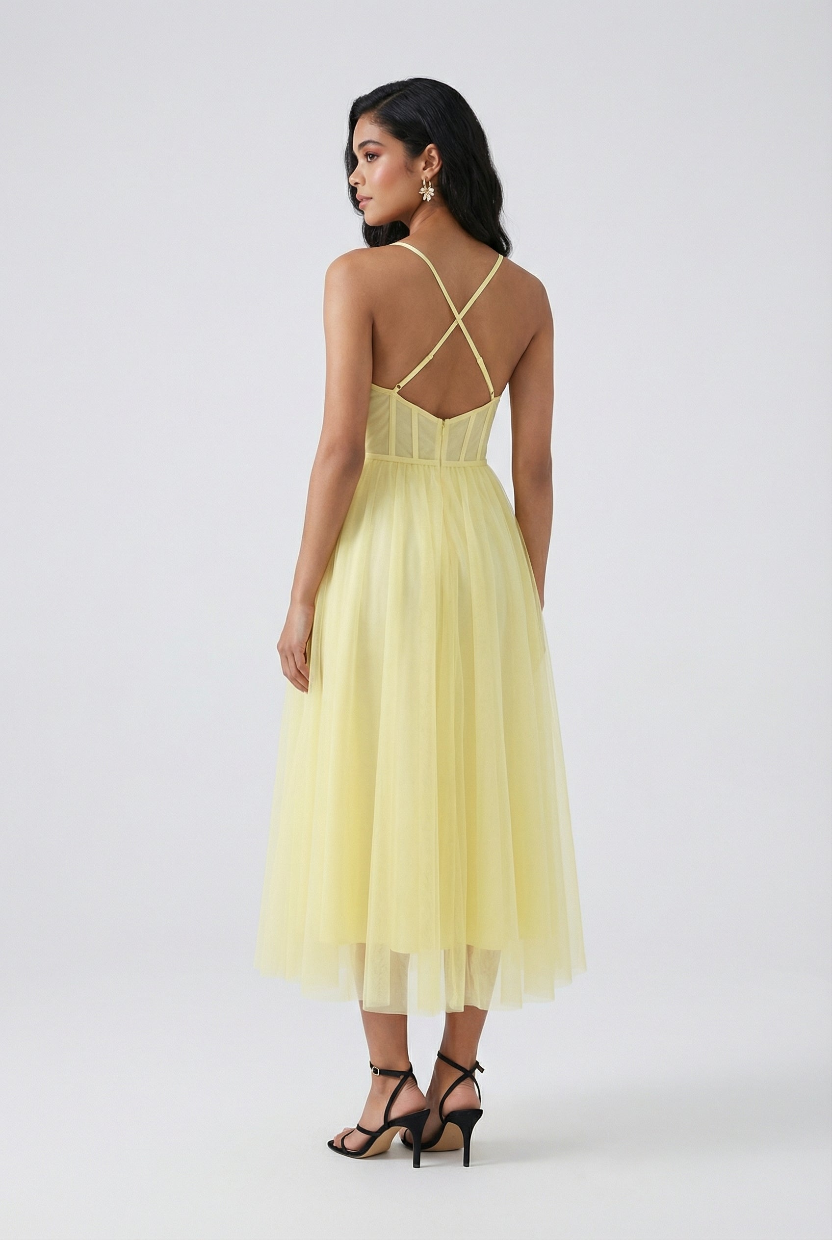 Dresses : Women's Yellow Formal Midi Dress with Sleeves - Elegant & Chic for Special Occasions in van Vanda Liamo