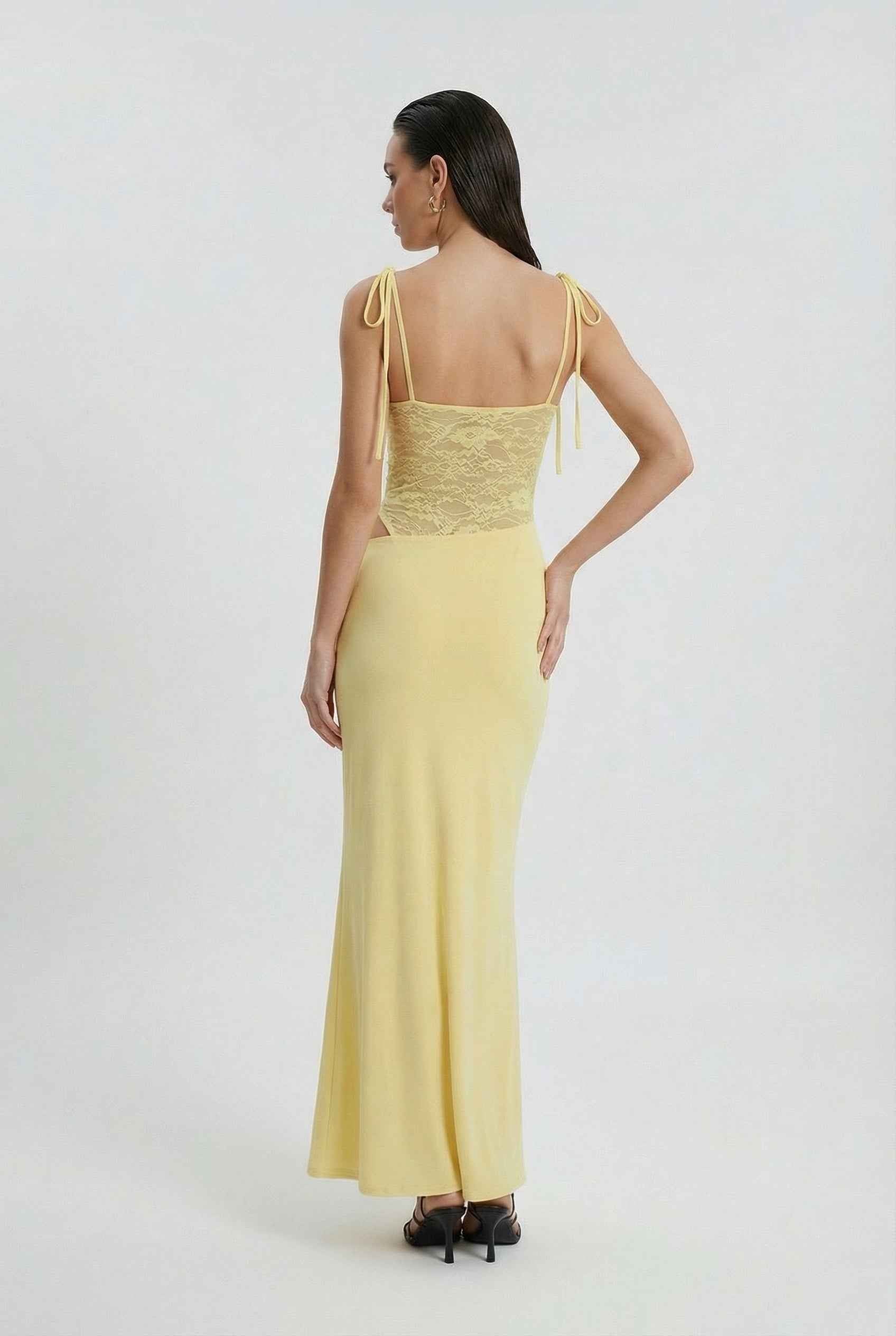 Women's Dresses : Women's Yellow Lace Maxi Dress - Elegant Floral Design in van Vanda Liamo
