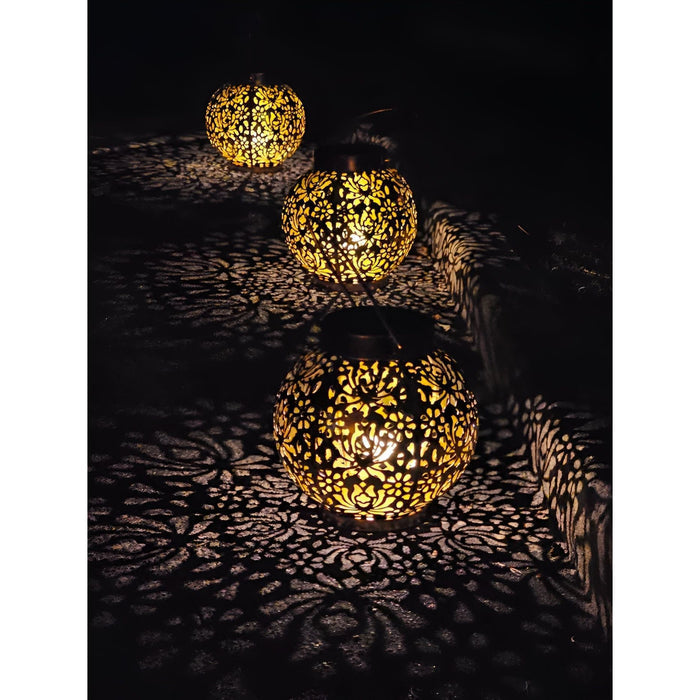 Garden Lighting : Solar-Powered Decorative Outdoor Pendant Light in van Vandaliamo