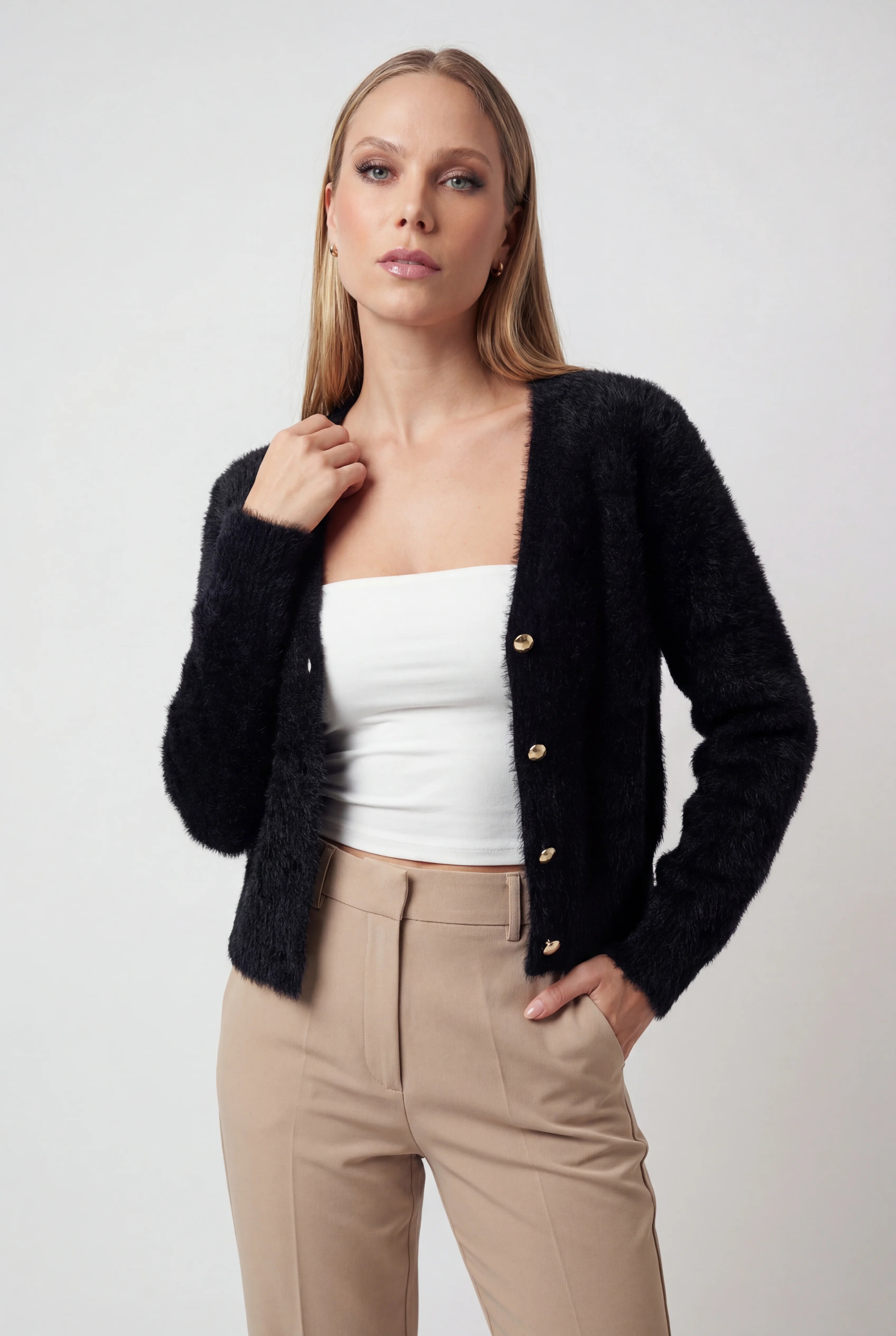 Cardigan : Women's Black V-Neck Knit Cardigan Sweater - Soft & Lightweight in van Vanda Liamo
