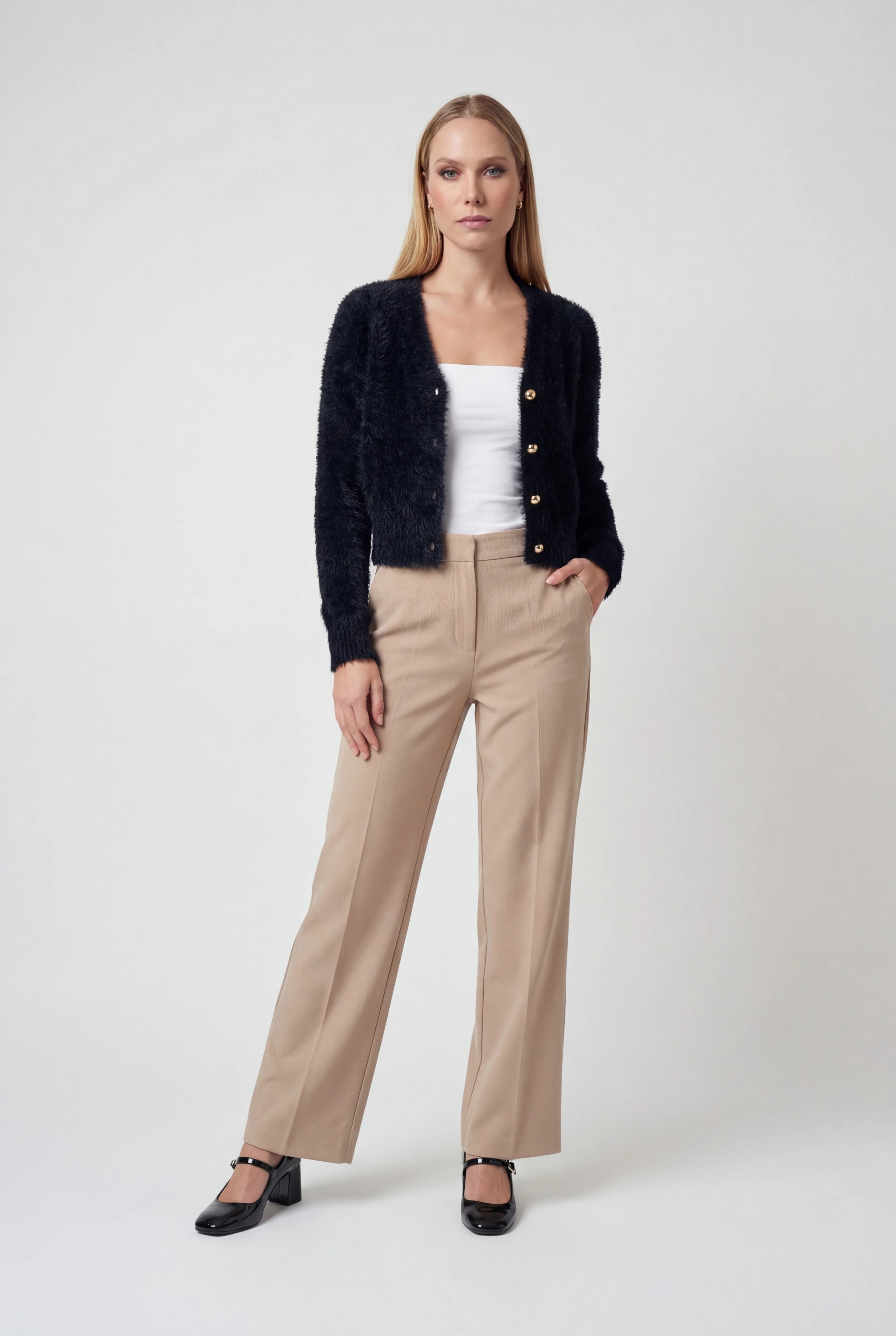 Cardigan : Women's Black V-Neck Knit Cardigan Sweater - Soft & Lightweight in van Vanda Liamo