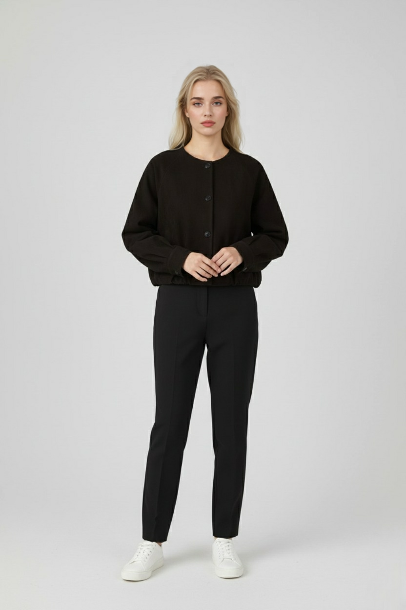 Jacket : Women's Black Crew Neck Jacket in van Vanda Liamo