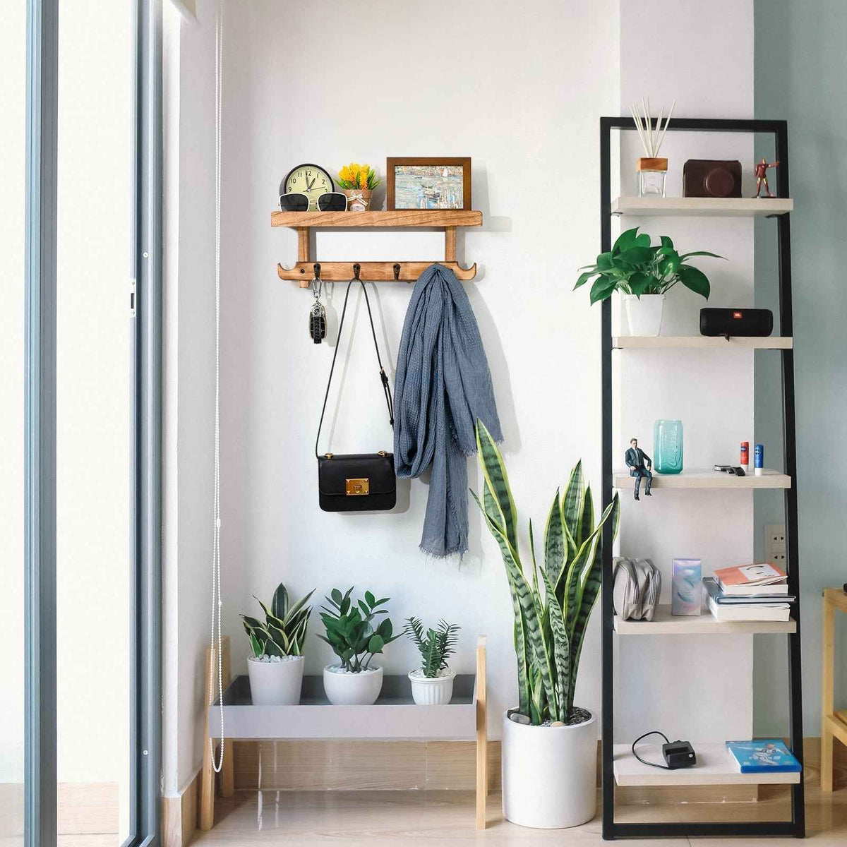 Home & Garden : Wall-Mounted Coat Rack with Shelf in van Vandaliamo