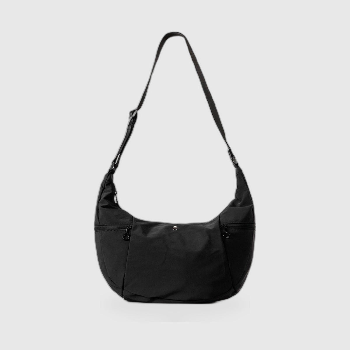 Hobo Bag : Crescent Moon Hobo Bag – Sculptural Curved Shoulder Bag in Black van Vanda Liamo