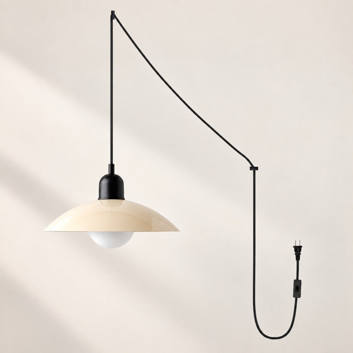 Home Decor : Mid Century Bauhaus Plug-In Pendant Light in Black van Vandaliamo