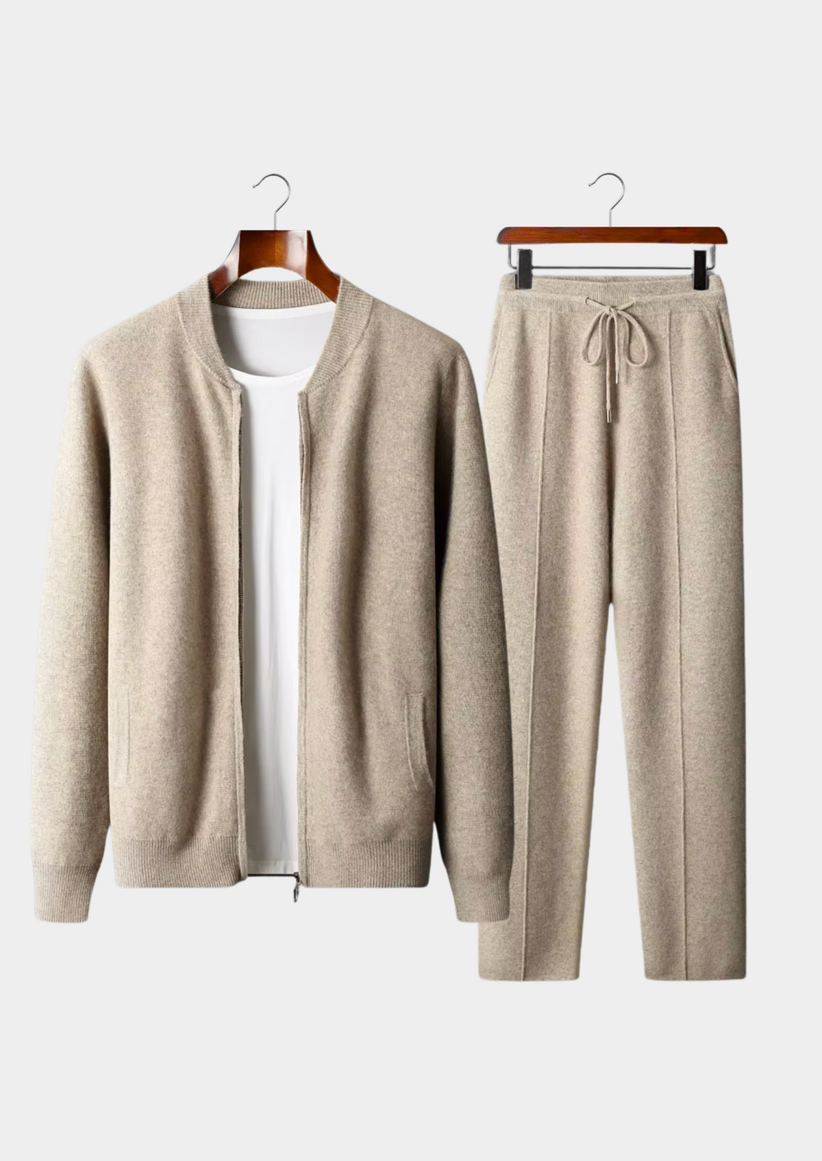 Menswear/Knitwear : Men's Knitted Set - Zip Vest with Round Neck in XL van Vanda Liamo