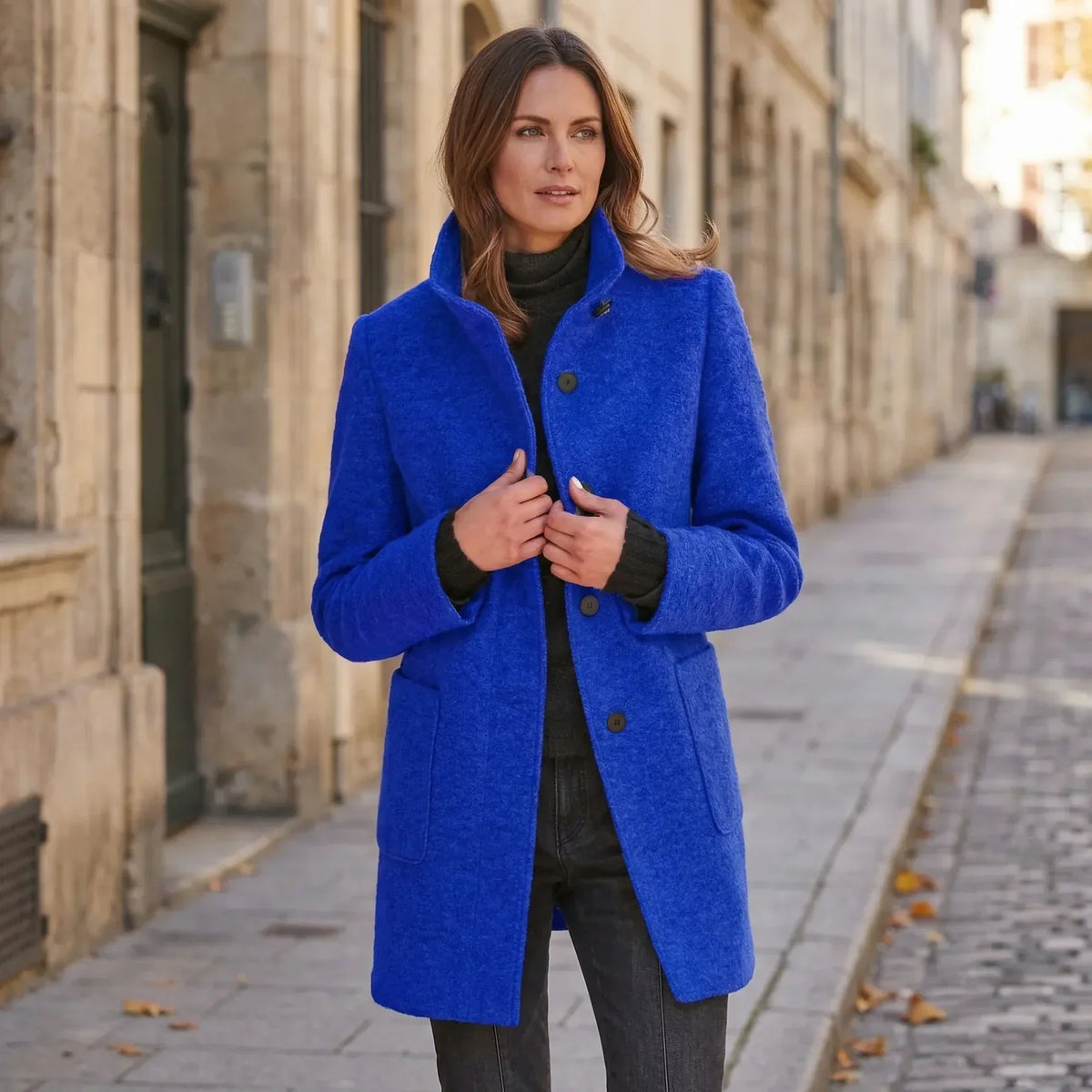Outerwear : Women's Mid-Length Coat - Stand-Up Collar with Single-Breasted Buttons in van Vanda Liamo