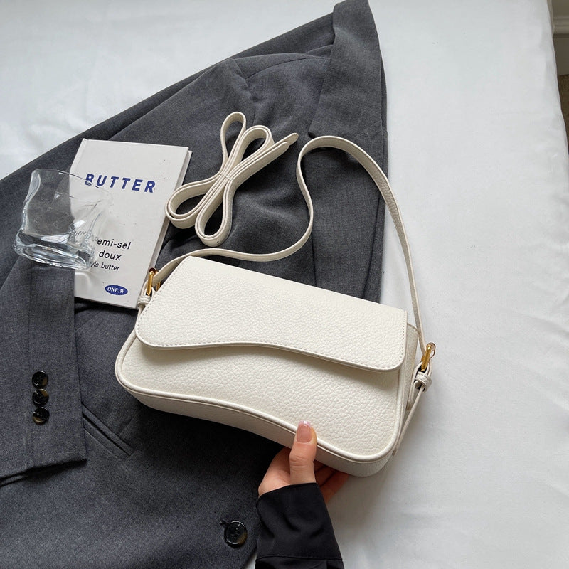 Elegant handbag for women - modern design with a luxurious look