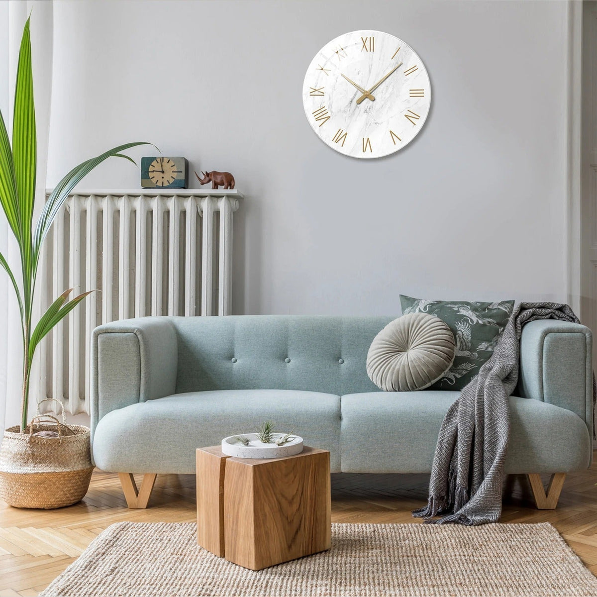 Marble-Effect Wall Clock – Gold Roman Numerals & Classic Elegance
