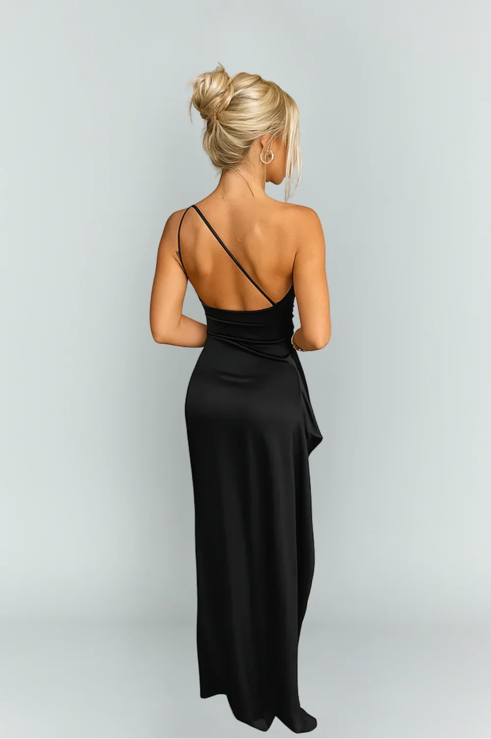 Dress : Women's Satin One-Shoulder Maxi Dress in van Vandaliamo