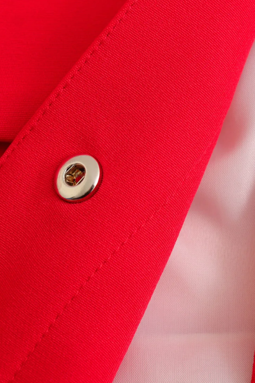 Jacket : Women's Red Cropped Denim Jacket - Classic Fit, Button-Front, Sizes S-XL in van Vanda Liamo